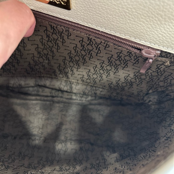 VINTAGE FLAP SMALL/ MEDIUM SIZE BAG - Picture 9 of 14